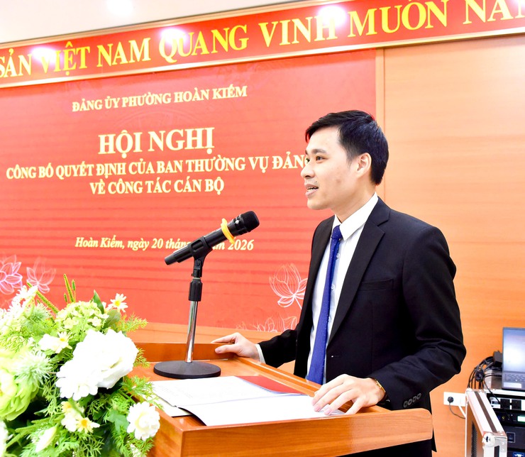 Công bố quyết định về công tác cán bộ tại Văn phòng Đảng ủy phường- Ảnh 3.