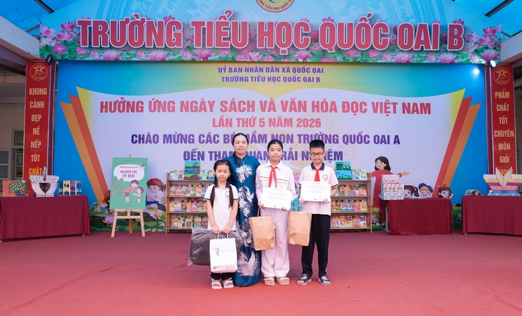 TRƯỜNG TIỂU HỌC QUỐC OAI B TỔ CHỨC NGÀY HỘI HƯỞNG ỨNG NGÀY SÁCH VÀ VĂN HÓA ĐỌC VIỆT NAM LẦN THỨ 5 NĂM 2026, CHÀO ĐÓN HỌC SINH MẦM NON THAM QUAN TRẢI NGHIỆM- Ảnh 6.