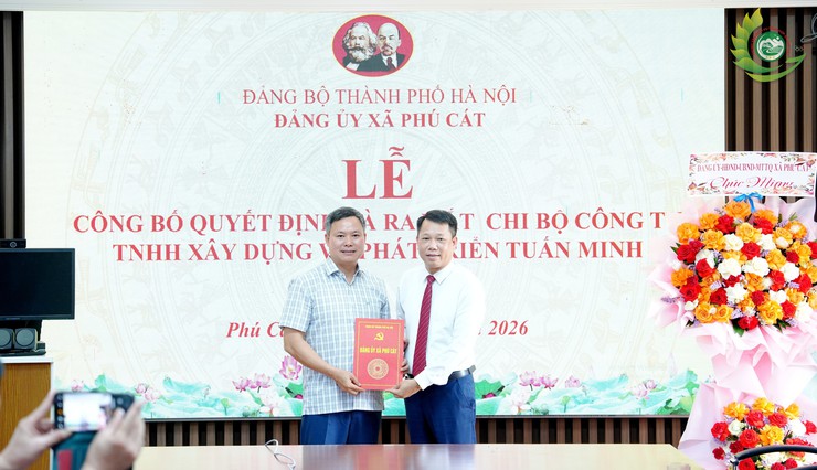 Phú Cát công bố Quyết định, ra mắt Chi bộ Công ty TNHH Xây dựng và Phát triển Tuấn Minh- Ảnh 2.