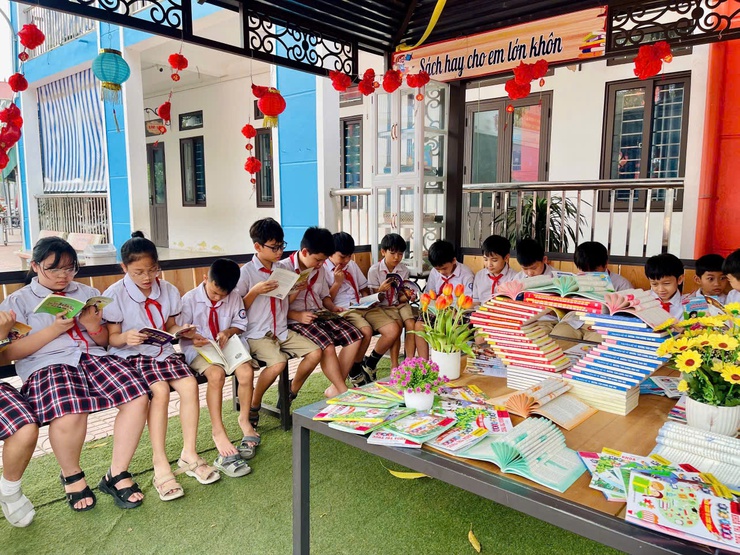 QUỐC OAI SÔI NỔI HƯỞNG ỨNG NGÀY SÁCH VÀ VĂN HÓA ĐỌC VIỆT NAM 2026: LAN TỎA TRI THỨC, KHƠI DẬY KHÁT VỌNG PHÁT TRIỂN- Ảnh 8.