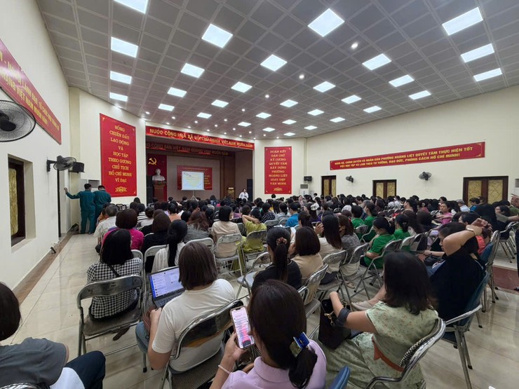 Phường Hoàng Liệt tổ chức Hội nghị tập huấn giám sát an toàn thực phẩm và hướng dẫn quy trình xét nghiệm nhanh an toàn thực phẩm cho Tổ giám sát cộng đồng, các cơ sở giáo dục trên địa bàn phường Hoàng Liệt năm 2026- Ảnh 4.