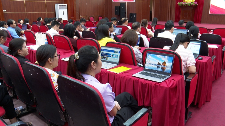 Hội nghị tập huấn sử dụng không gian làm việc số “HaNoi Work” cho lãnh đạo, công chức, viên chức, người lao động thuộc hệ thống chính trị xã Phú Xuyên.- Ảnh 7.