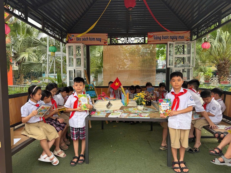 QUỐC OAI SÔI NỔI HƯỞNG ỨNG NGÀY SÁCH VÀ VĂN HÓA ĐỌC VIỆT NAM 2026: LAN TỎA TRI THỨC, KHƠI DẬY KHÁT VỌNG PHÁT TRIỂN- Ảnh 9.