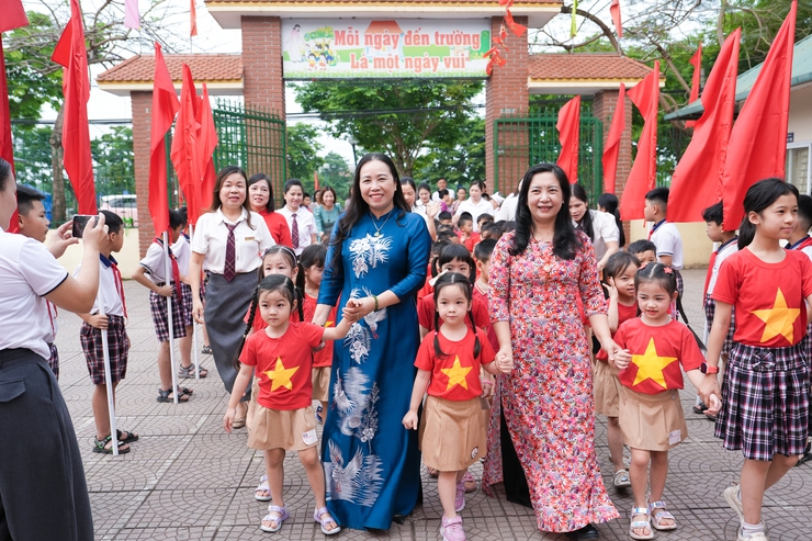 TRƯỜNG TIỂU HỌC QUỐC OAI B TỔ CHỨC NGÀY HỘI HƯỞNG ỨNG NGÀY SÁCH VÀ VĂN HÓA ĐỌC VIỆT NAM LẦN THỨ 5 NĂM 2026, CHÀO ĐÓN HỌC SINH MẦM NON THAM QUAN TRẢI NGHIỆM- Ảnh 9.