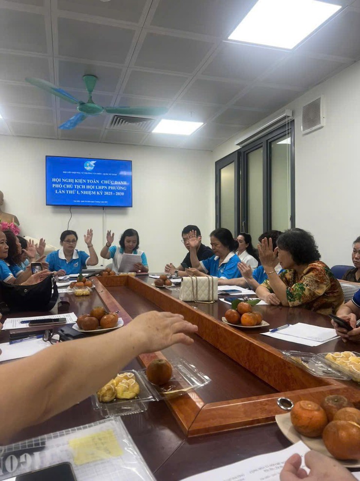  HỘI LHPN PHƯỜNG VĂN MIẾU - QUỐC TỬ GIÁM TỔ CHỨC HỘI NGHỊ GIAO BAN, SƠ KẾT QUÝ I – TRIỂN KHAI NHIỆM VỤ QUÝ II NĂM 2026- KIỆN TOÀN CHỨC DANH PCT HỘI LHPN PHƯỜNG.- Ảnh 3.