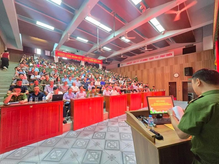 PHƯỜNG LÁNG TỔ CHỨC HỘI NGHỊ RA MẮT HAI MÔ HÌNH “GIAO BAN, RÀ SOÁT TÌNH HÌNH AN NINH TRẬT TỰ” GIAI ĐOẠN 2025–2030 VÀ “TỔ DÂN PHỐ BA NHẤT VỀ AN NINH, TRẬT TỰ”- Ảnh 4.