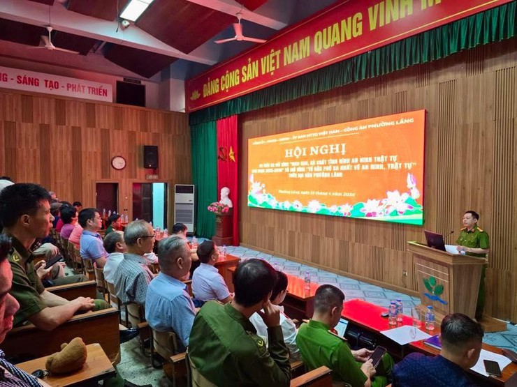 PHƯỜNG LÁNG TỔ CHỨC HỘI NGHỊ RA MẮT HAI MÔ HÌNH “GIAO BAN, RÀ SOÁT TÌNH HÌNH AN NINH TRẬT TỰ” GIAI ĐOẠN 2025–2030 VÀ “TỔ DÂN PHỐ BA NHẤT VỀ AN NINH, TRẬT TỰ”- Ảnh 2.