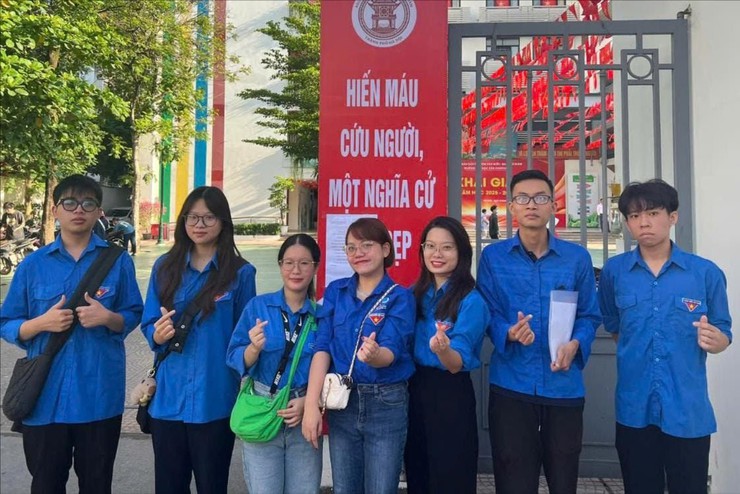 ƯƠM MẦM ĐẢNG VIÊN TRẺ TỪ CÁC HOẠT ĐỘNG VÌ CỘNG ĐỒNG- Ảnh 4.