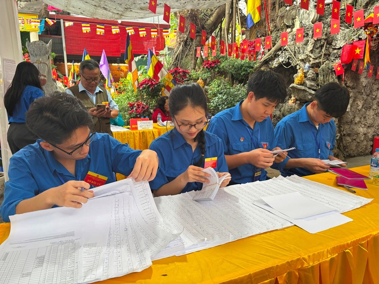 ƯƠM MẦM ĐẢNG VIÊN TRẺ TỪ CÁC HOẠT ĐỘNG VÌ CỘNG ĐỒNG- Ảnh 5.