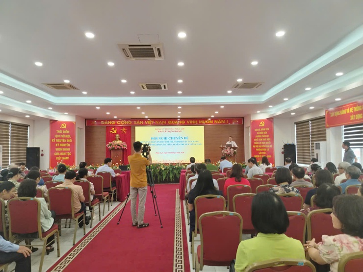 Hội nghị chuyên đề "Kỹ năng truyền đạt Chỉ thị, Nghị quyết của Đảng đối với đội ngũ báo cáo viên, tuyên truyền viên cơ sở'' trên địa bàn phường Phúc Lợi- Ảnh 3.