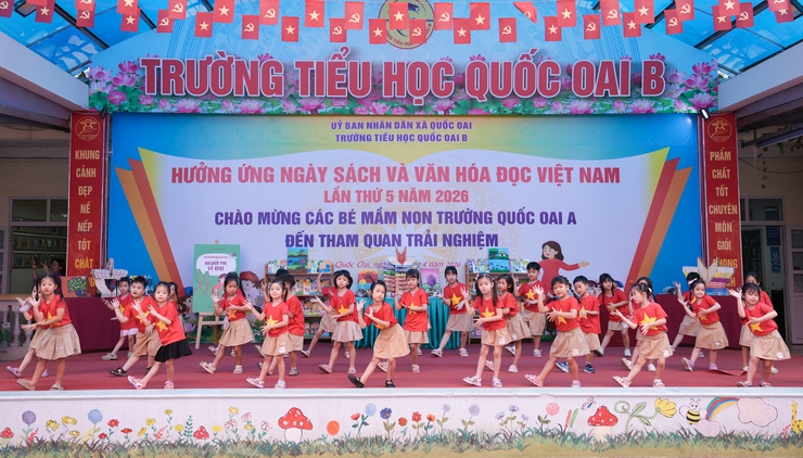 TRƯỜNG TIỂU HỌC QUỐC OAI B TỔ CHỨC NGÀY HỘI HƯỞNG ỨNG NGÀY SÁCH VÀ VĂN HÓA ĐỌC VIỆT NAM LẦN THỨ 5 NĂM 2026, CHÀO ĐÓN HỌC SINH MẦM NON THAM QUAN TRẢI NGHIỆM- Ảnh 14.