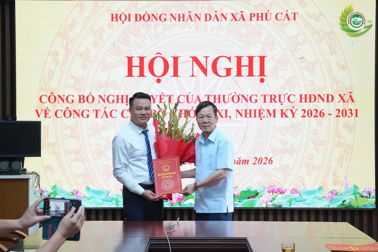 Phú Cát: Công bố, trao Nghị quyết phê chuẩn chức danh Phó Trưởng ban HĐND xã khóa XXI, nhiệm kỳ 2026-2031- Ảnh 1.
