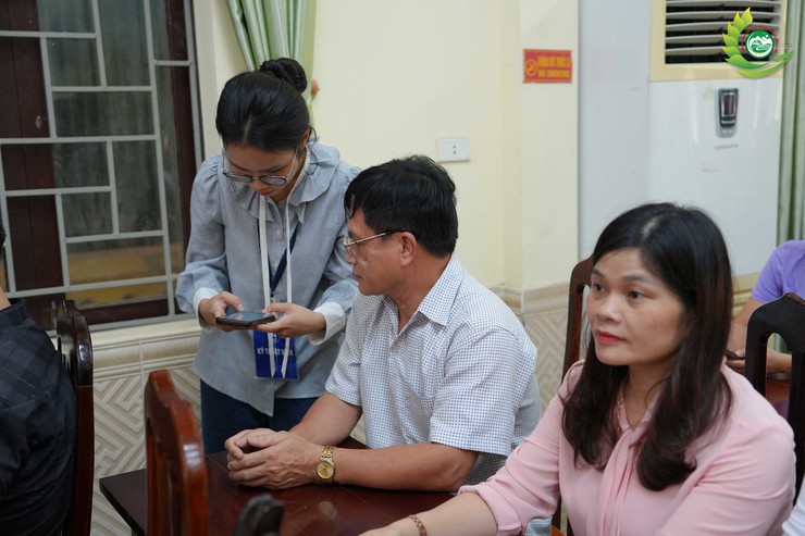 Hơn 100 cán bộ xã Phú Cát tập huấn nền tảng làm việc số Hanoiwork- Ảnh 5.