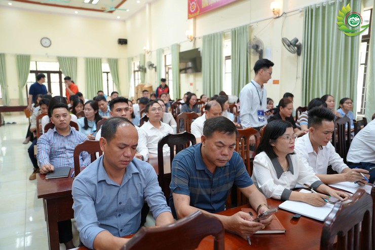 Hơn 100 cán bộ xã Phú Cát tập huấn nền tảng làm việc số Hanoiwork- Ảnh 4.