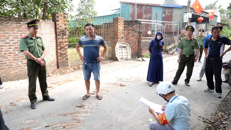 Thanh Oai quyết liệt cưỡng chế, phá dỡ các công trình xây dựng vi phạm trên đất công- Ảnh 5.