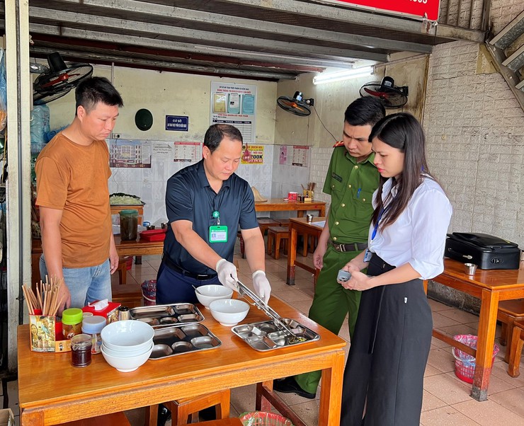 Phường Bồ Đề quyết liệt triển khai "Tháng hành động vì an toàn thực phẩm" năm 2026- Ảnh 2.