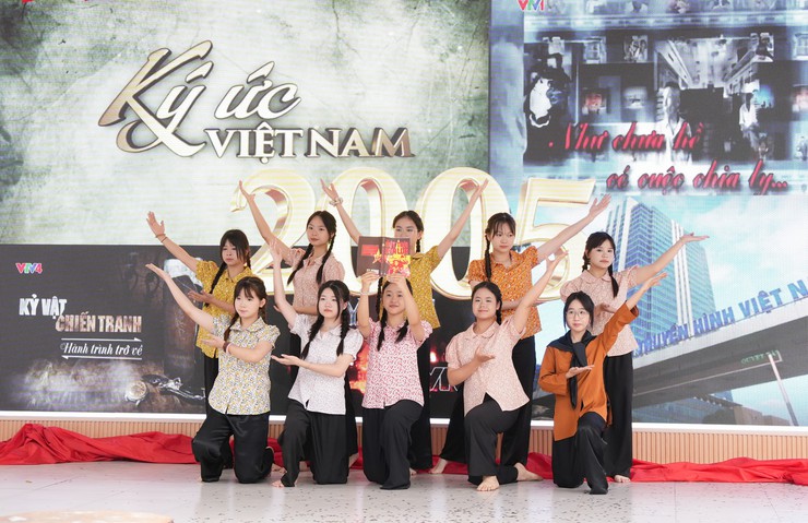 Bát Tràng tổ chức Hội thi trưng bày, tuyên truyền và giới thiệu sách năm 2026- Ảnh 6.