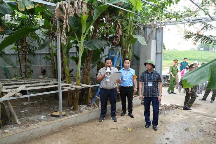 Thanh Oai quyết liệt cưỡng chế, phá dỡ các công trình xây dựng vi phạm trên đất công- Ảnh 8.