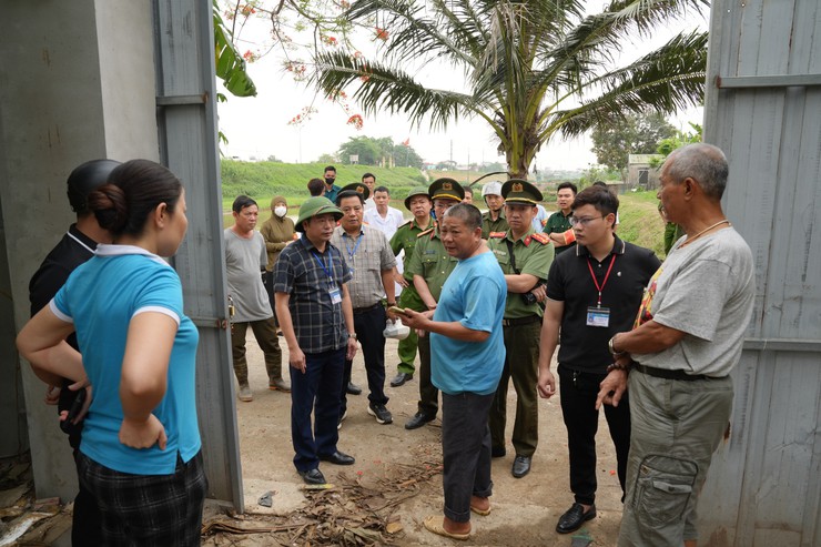 Thanh Oai quyết liệt cưỡng chế, phá dỡ các công trình xây dựng vi phạm trên đất công- Ảnh 10.