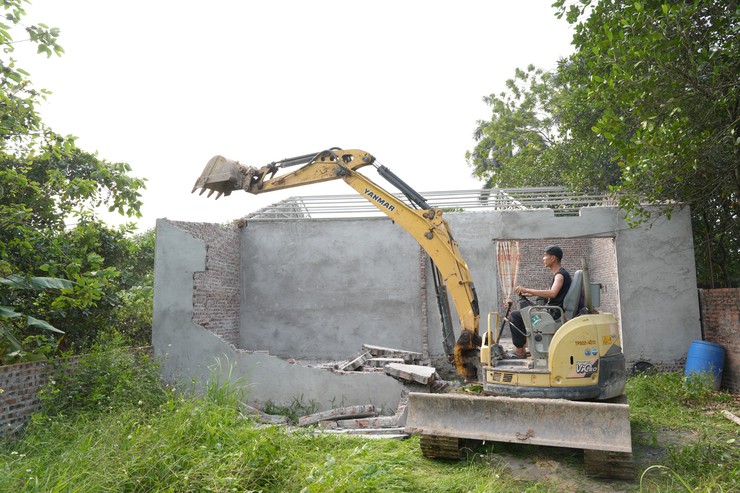 Thanh Oai quyết liệt cưỡng chế, phá dỡ các công trình xây dựng vi phạm trên đất công- Ảnh 17.