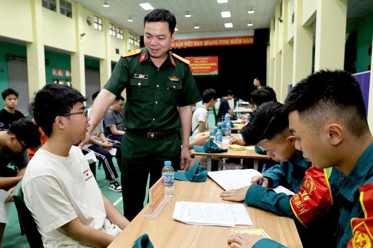 Phường Hồng Hà hoàn thành công tác đăng ký nghĩa vụ quân sự và dân quân tự vệ năm 2026 cho hơn 800 thanh niên- Ảnh 2.