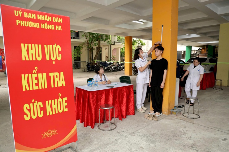 Phường Hồng Hà hoàn thành công tác đăng ký nghĩa vụ quân sự và dân quân tự vệ năm 2026 cho hơn 800 thanh niên- Ảnh 4.