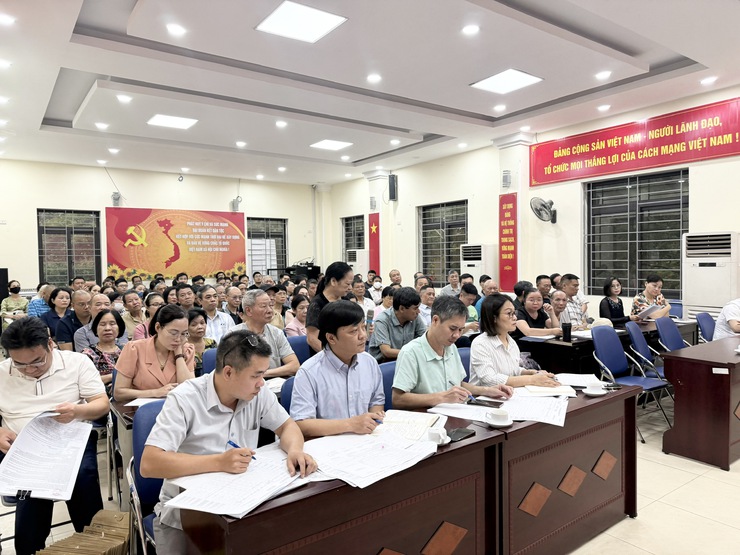 Phường Khương Đình tổ chức Hội nghị đối thoại về dự thảo phương án bồi thường, hỗ trợ, tái định cư dự án đường Vành đai 2,5- Ảnh 3.