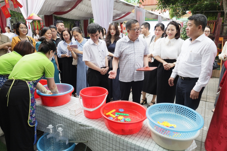 Hà Nội phát động chiến dịch vệ sinh môi trường, chủ động phòng chống bệnh tay chân miệng- Ảnh 6.