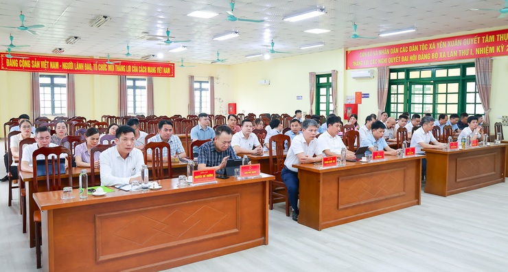 Xã Yên Xuân tổ chức Hội nghị Công bố và trao quyết định về công tác cán bộ- Ảnh 1.