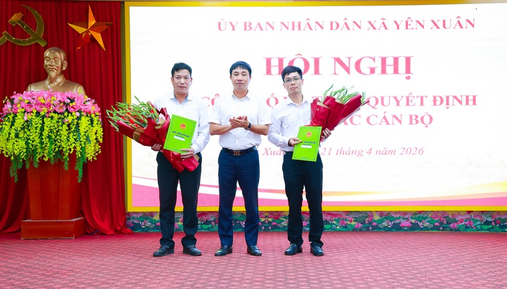 Xã Yên Xuân tổ chức Hội nghị Công bố và trao quyết định về công tác cán bộ- Ảnh 3.