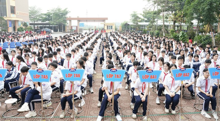 Chương trình giáo dục truyền thống ký niệm 51 năm ngày Giải phóng miền Nam, thống nhất Đất nước- Ảnh 3.