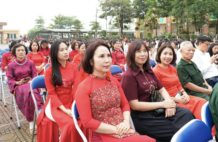 Chương trình giáo dục truyền thống ký niệm 51 năm ngày Giải phóng miền Nam, thống nhất Đất nước- Ảnh 4.