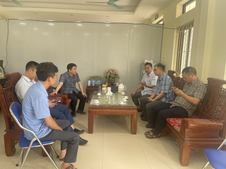 Đồng chí Phó Chủ tịch UBND xã Phạm Văn Thao kiểm tra tiến độ thi công các dự án, điều kiện chuẩn bị cho kỳ thi vào lớp 10 và kỳ thi tốt nghiệp THPT tại trường THPT Trần Đăng Ninh- Ảnh 4.