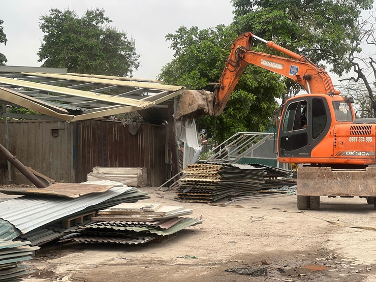 UBND xã Ngọc Hồi triển khai khắc phục hậu quả các trường hợp vi phạm- Ảnh 2.