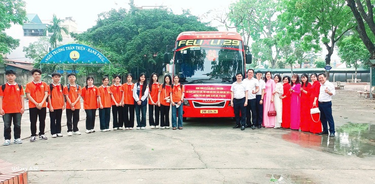 Trường THCS Hợp Thanh thưởng chuyến hành trình về Cố Đô Hoa Lư  cho học sinh giỏi xuất sắc.- Ảnh 2.