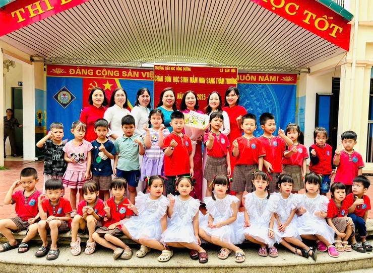 TRẢI NGHIỆM "EM LÀ HỌC SINH LỚP 1" – HÀNH TRANG CHO BÉ 5 TUỔI TRƯỜNG MẦM NON HỒNG DƯƠNG- Ảnh 5.