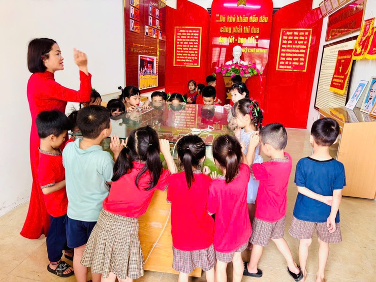 TRẢI NGHIỆM "EM LÀ HỌC SINH LỚP 1" – HÀNH TRANG CHO BÉ 5 TUỔI TRƯỜNG MẦM NON HỒNG DƯƠNG- Ảnh 3.