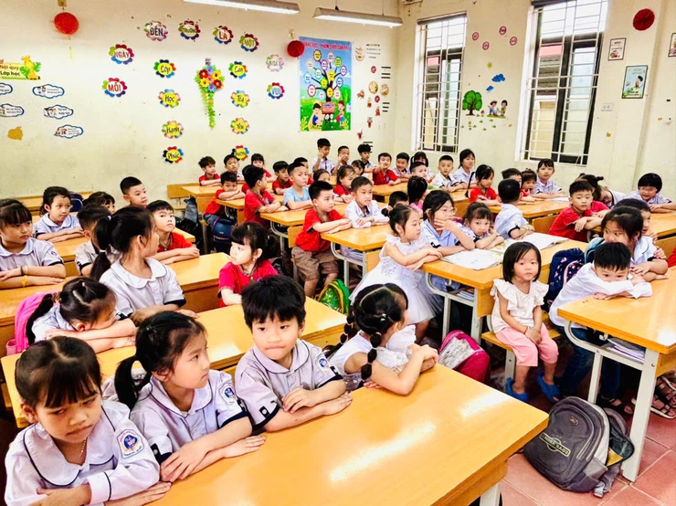 TRẢI NGHIỆM "EM LÀ HỌC SINH LỚP 1" – HÀNH TRANG CHO BÉ 5 TUỔI TRƯỜNG MẦM NON HỒNG DƯƠNG- Ảnh 4.