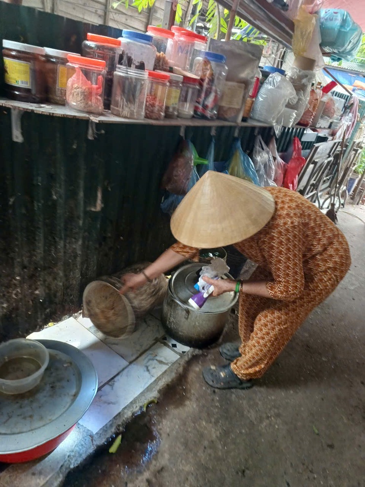 PHƯỜNG XUÂN PHƯƠNG CHỦ ĐỘNG DIỆT BỌ GẬY, PHUN HÓA CHẤT PHÒNG CHỐNG BỆNH SỐT XUẤT HUYẾT- Ảnh 2.