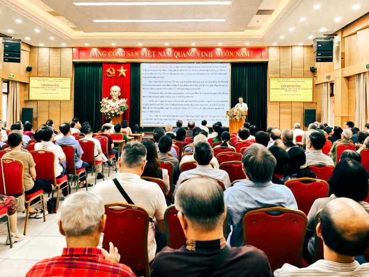 Trung tâm Chính trị phường Hoàn Kiếm tổ chức khai mạc lớp bồi dưỡng tình hình thời sự trong nước và quốc tế tháng 4/2026- Ảnh 1.