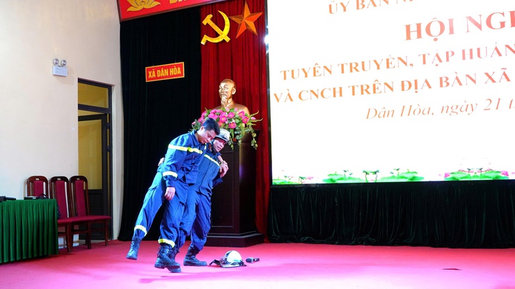 HỘI NGHỊ TUYÊN TRUYỀN, TẬP HUẤN NGHIỆP VỤ PCCC VÀ CNCH TRÊN ĐỊA BÀN XÃ DÂN HÒA NĂM 2026 - Ảnh 6.