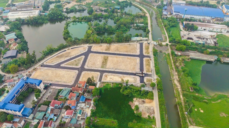 Phú Nghĩa: đấu giá quyền sử dụng đất khu Đầm Tiếu Trên, tạo nguồn lực phát triển kinh tế - xã hội

- Ảnh 2.