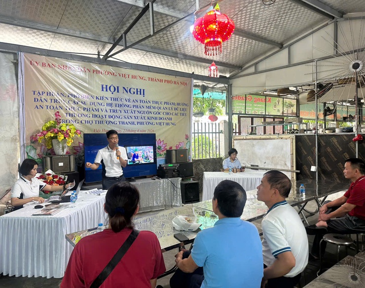 Sáng ngày 21/4/2026, UBND phường Việt Hưng tổ chức Hội nghị tập huấn, phổ biến kiến thức về an toàn thực phẩm- Ảnh 1.
