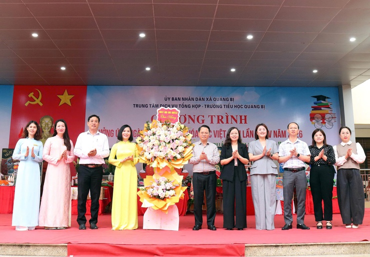 Rộn ràng Ngày hội Sách và Văn hóa đọc Việt Nam lần thứ 5 năm 2026 tại trường Tiểu học Quảng Bị- Ảnh 1.