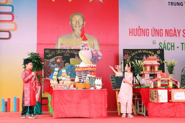 Rộn ràng Ngày hội Sách và Văn hóa đọc Việt Nam lần thứ 5 năm 2026 tại trường Tiểu học Quảng Bị- Ảnh 7.