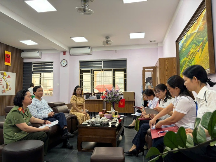 Phường Giảng Võ: Tăng cường kiểm tra đột xuất, siết chặt an toàn thực phẩm tại bếp ăn các trường học- Ảnh 3.