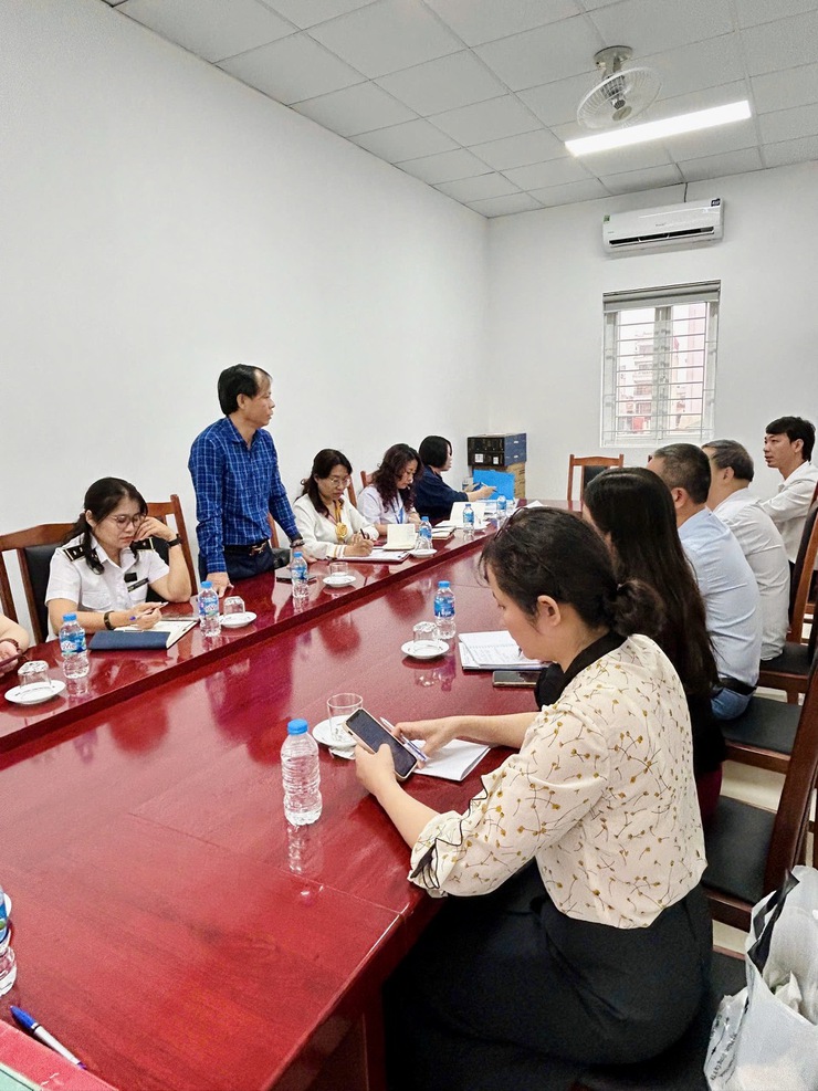 Phường Giảng Võ: Tăng cường kiểm tra đột xuất, siết chặt an toàn thực phẩm tại bếp ăn các trường học- Ảnh 4.