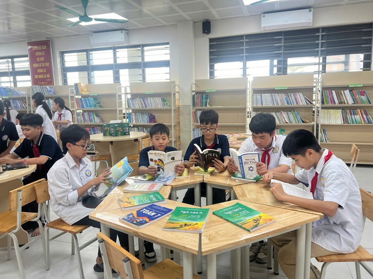 TRƯỜNG THCS NGUYỄN THƯỢNG HIỀN SÔI NỔI HƯỞNG ỨNG NGÀY SÁCH VÀ VĂN HÓA ĐỌC VIỆT NAM 21/4- Ảnh 6.