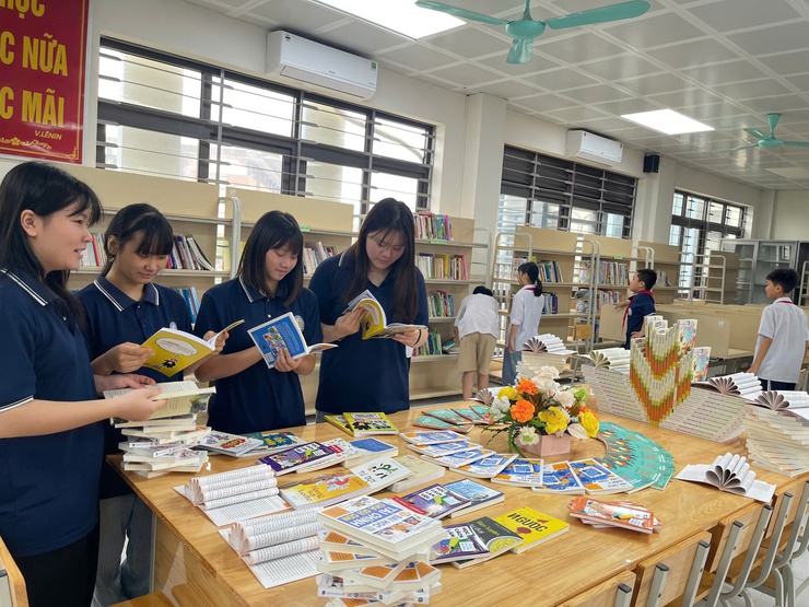 TRƯỜNG THCS NGUYỄN THƯỢNG HIỀN SÔI NỔI HƯỞNG ỨNG NGÀY SÁCH VÀ VĂN HÓA ĐỌC VIỆT NAM 21/4- Ảnh 4.