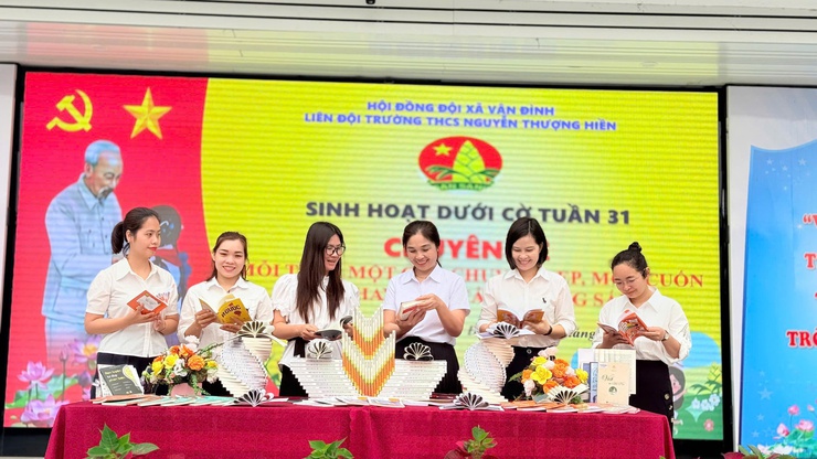 TRƯỜNG THCS NGUYỄN THƯỢNG HIỀN SÔI NỔI HƯỞNG ỨNG NGÀY SÁCH VÀ VĂN HÓA ĐỌC VIỆT NAM 21/4- Ảnh 1.